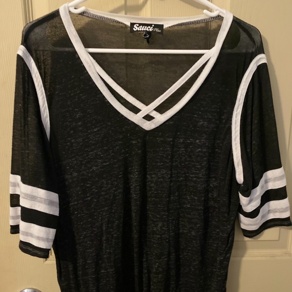 Sauci black and white shirt. Size 1X.